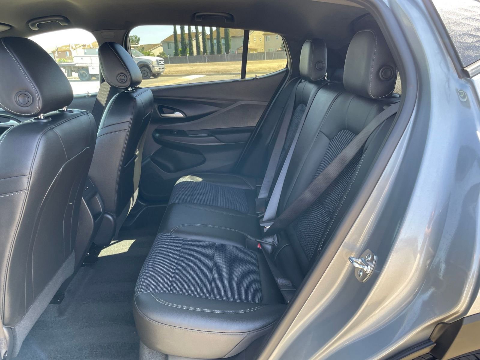 Used 2025 Buick Envista Preferred image 25