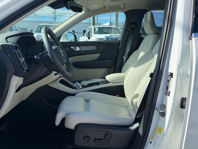 Certified 2024 Volvo XC40 B5 Plus w/ Protection Package AWD/4WD image 10