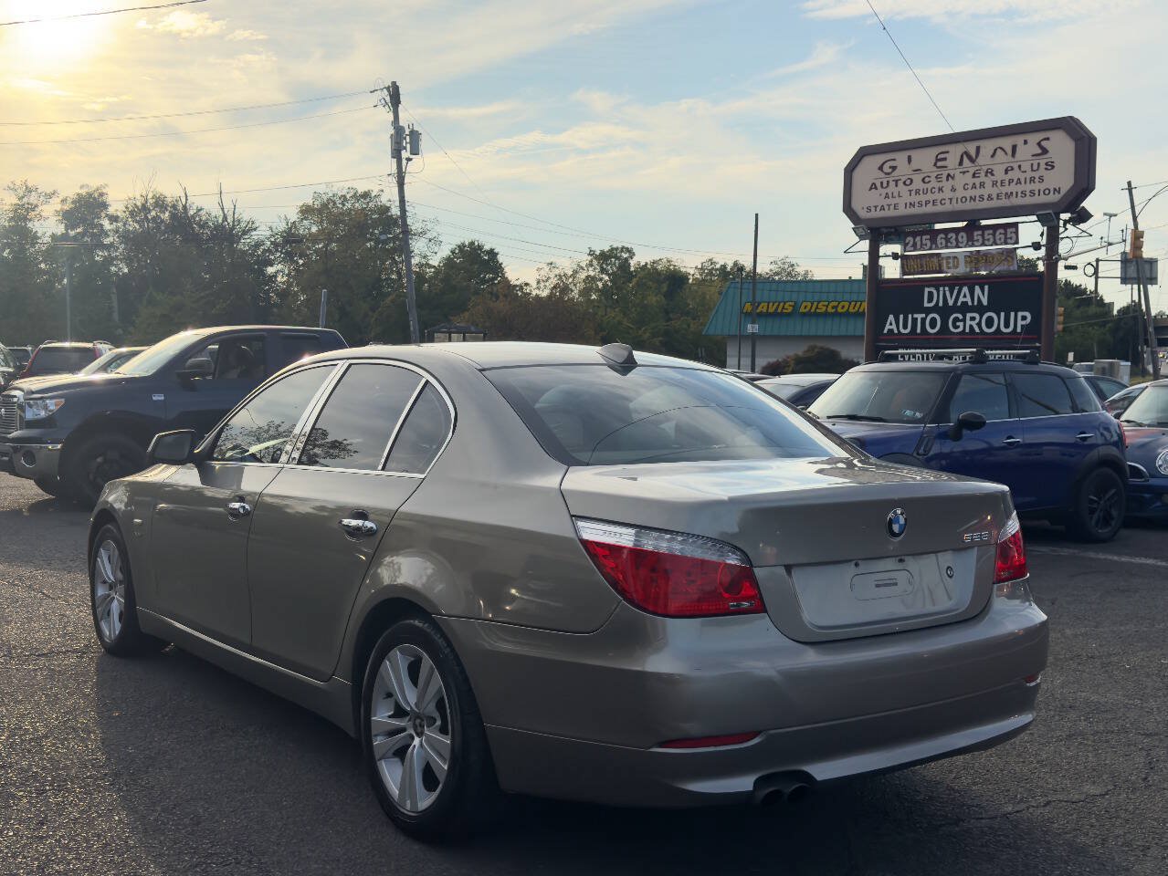 Used 2010 BMW 528i xDrive Sedan AWD/4WD image 4