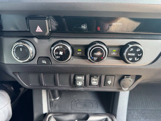 Used 2018 Toyota Tacoma TRD Off-Road AWD/4WD image 24