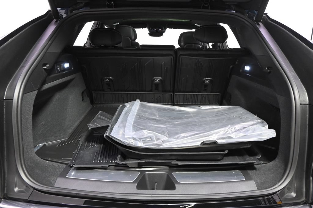 New 2026 Cadillac Lyriq Premium Luxury w/ LPO, Floor Liner Package AWD/4WD image 19