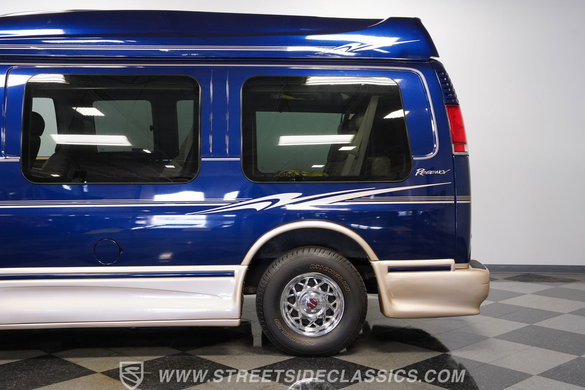 Used 2001 Chevrolet Express 1500 w/ Preferred Equipment Group 3 image 25