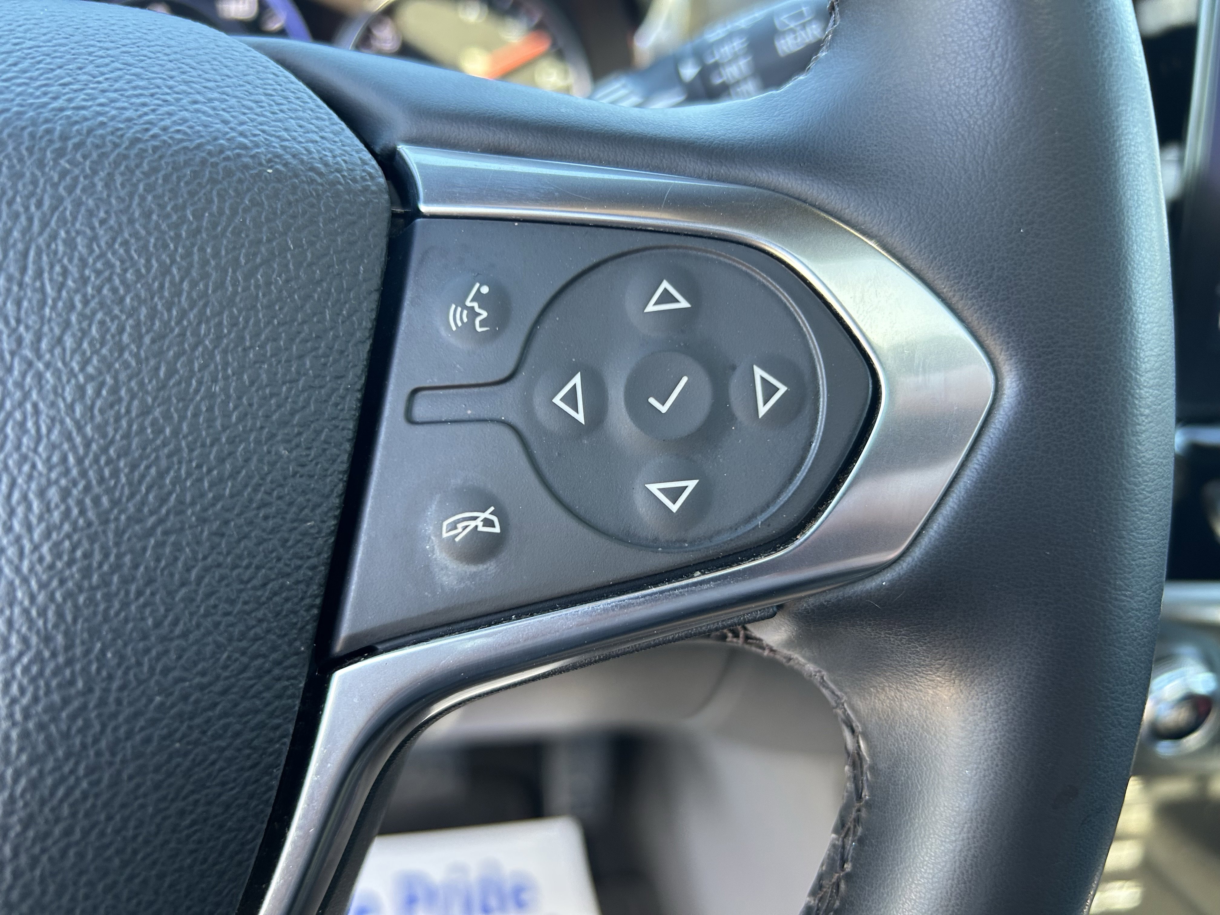 Used 2023 Chevrolet Traverse Premier image 27