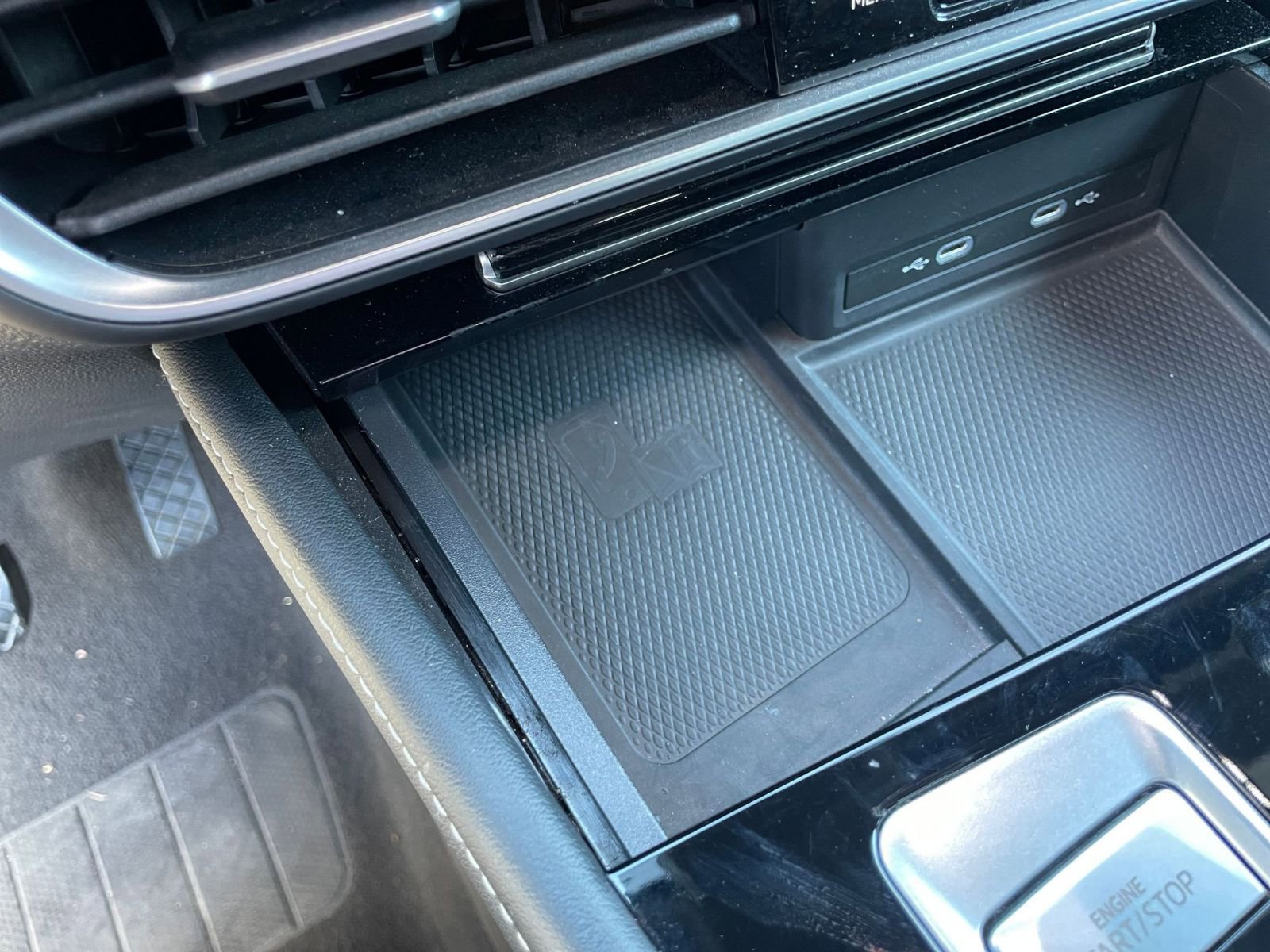 Used 2024 Volkswagen Atlas Cross Sport SE image 20