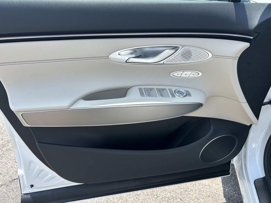 New 2027 Genesis GV70 2.5T Select AWD/4WD image 16
