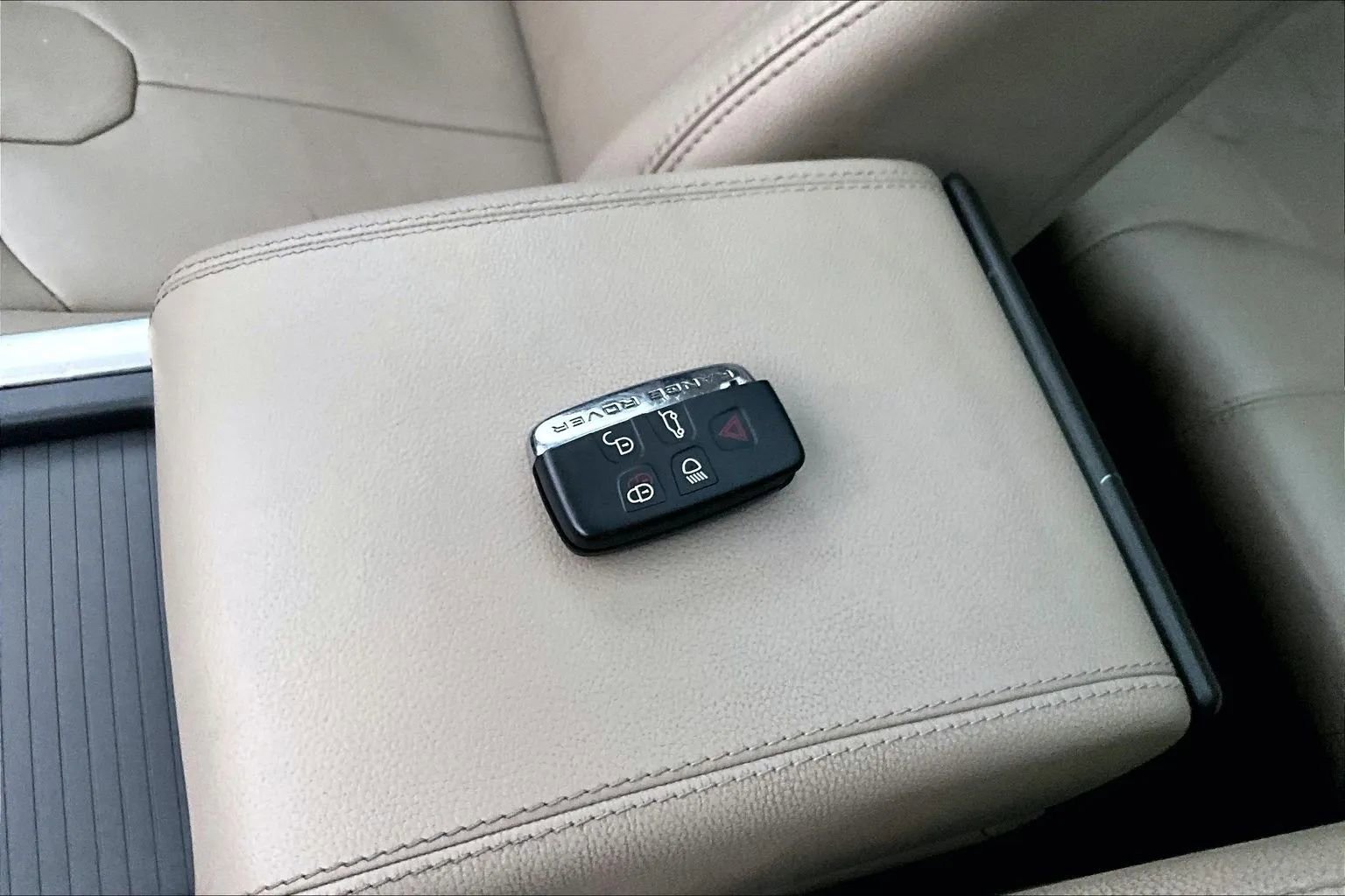 Used 2013 Land Rover Range Rover Evoque Pure Premium image 10