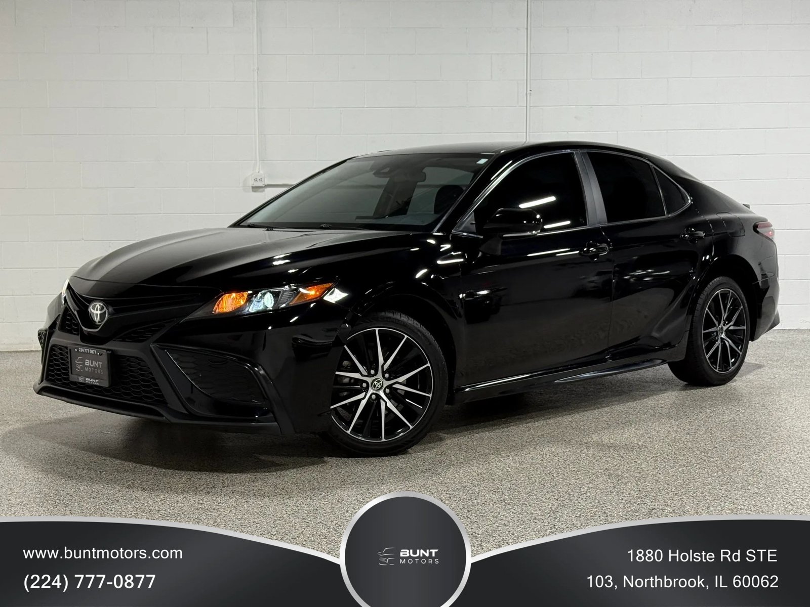 Used 2022 Toyota Camry SE FWD image 1