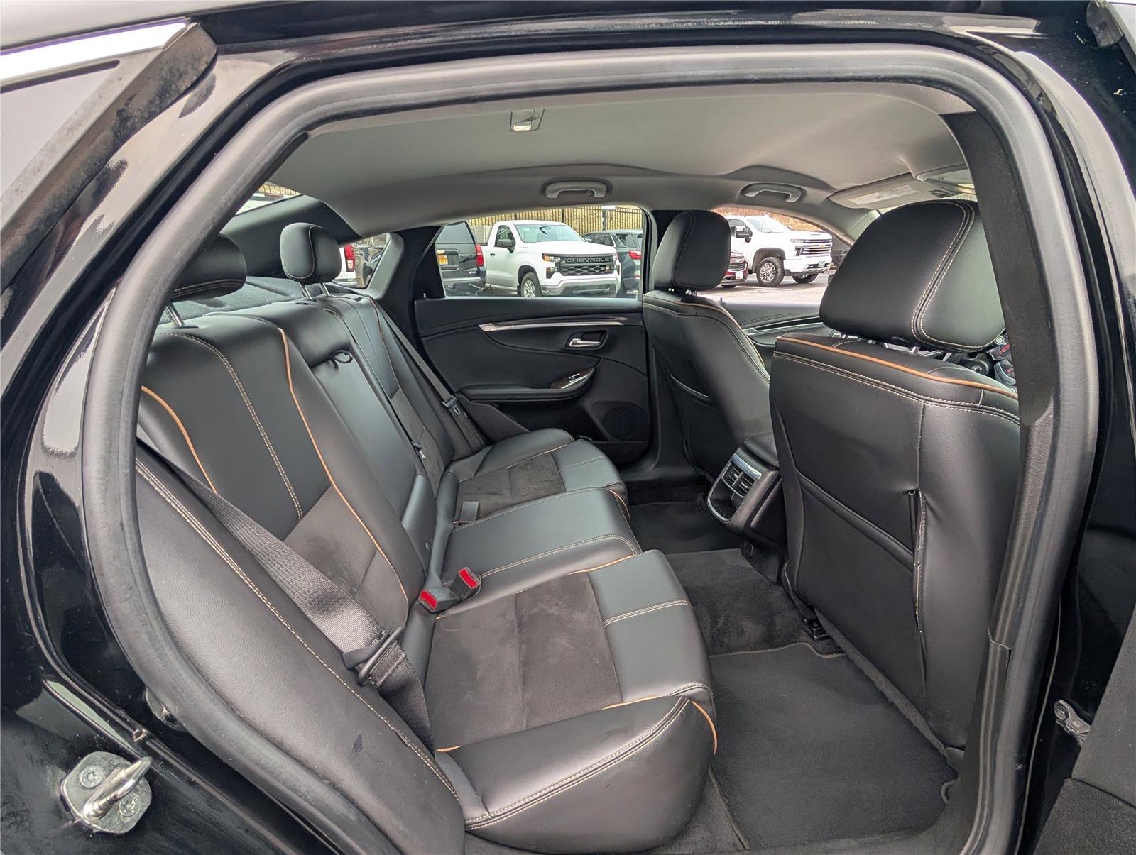 Used 2015 Chevrolet Impala LT w/ Convenience Package image 10