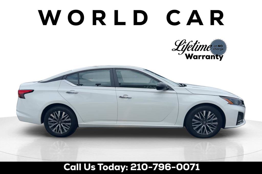 Used 2025 Nissan Altima 2.5 SV FWD image 8