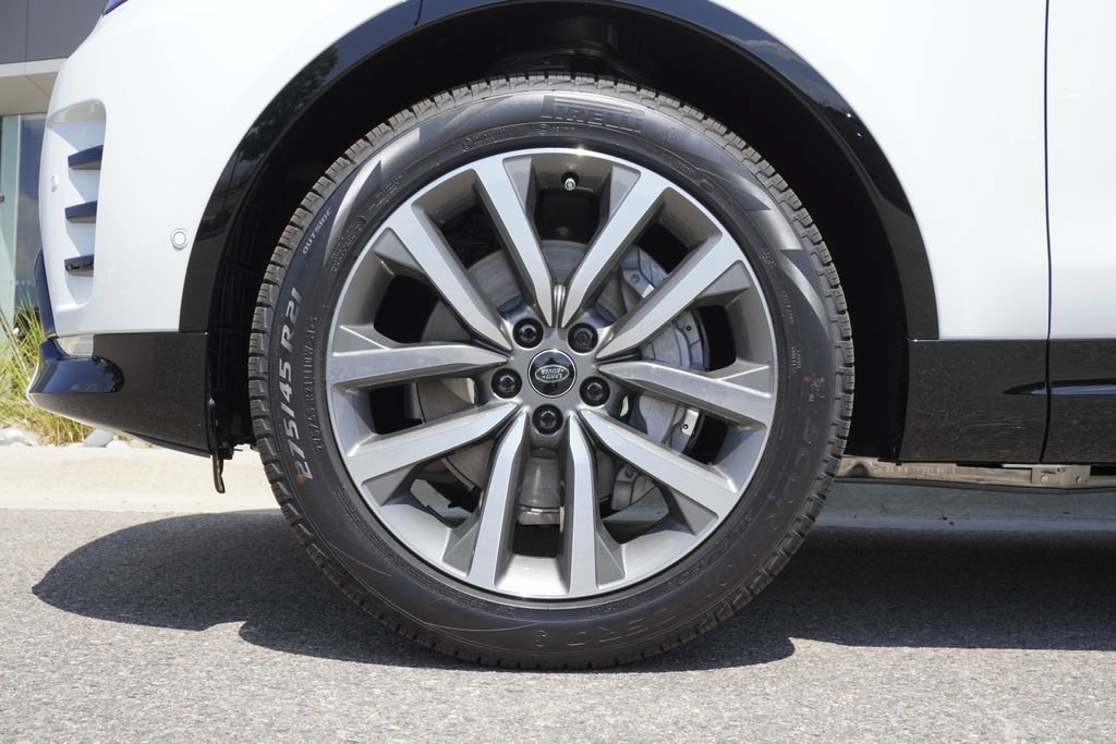 New 2026 Land Rover Discovery Dynamic SE AWD/4WD image 32