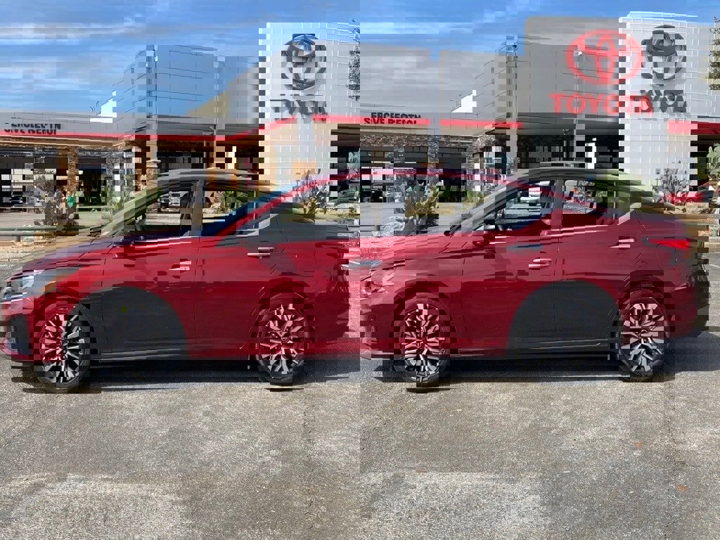 Used 2025 Nissan Altima 2.5 SV image 8