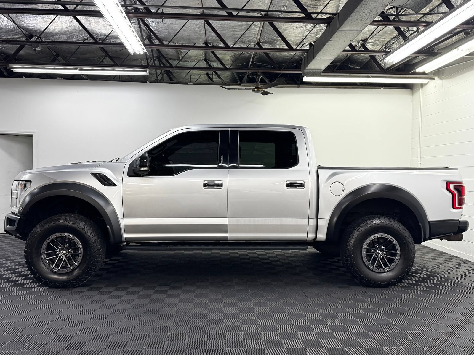 Used 2019 Ford F150 Raptor w/ Equipment Group 802A Luxury AWD/4WD image 3