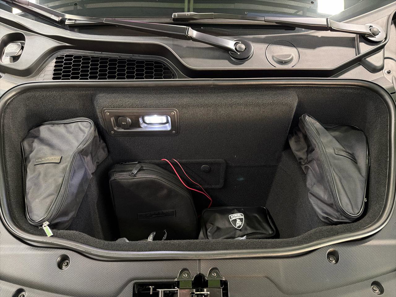 Used 2024 Lamborghini Huracan EVO AWD/4WD image 25