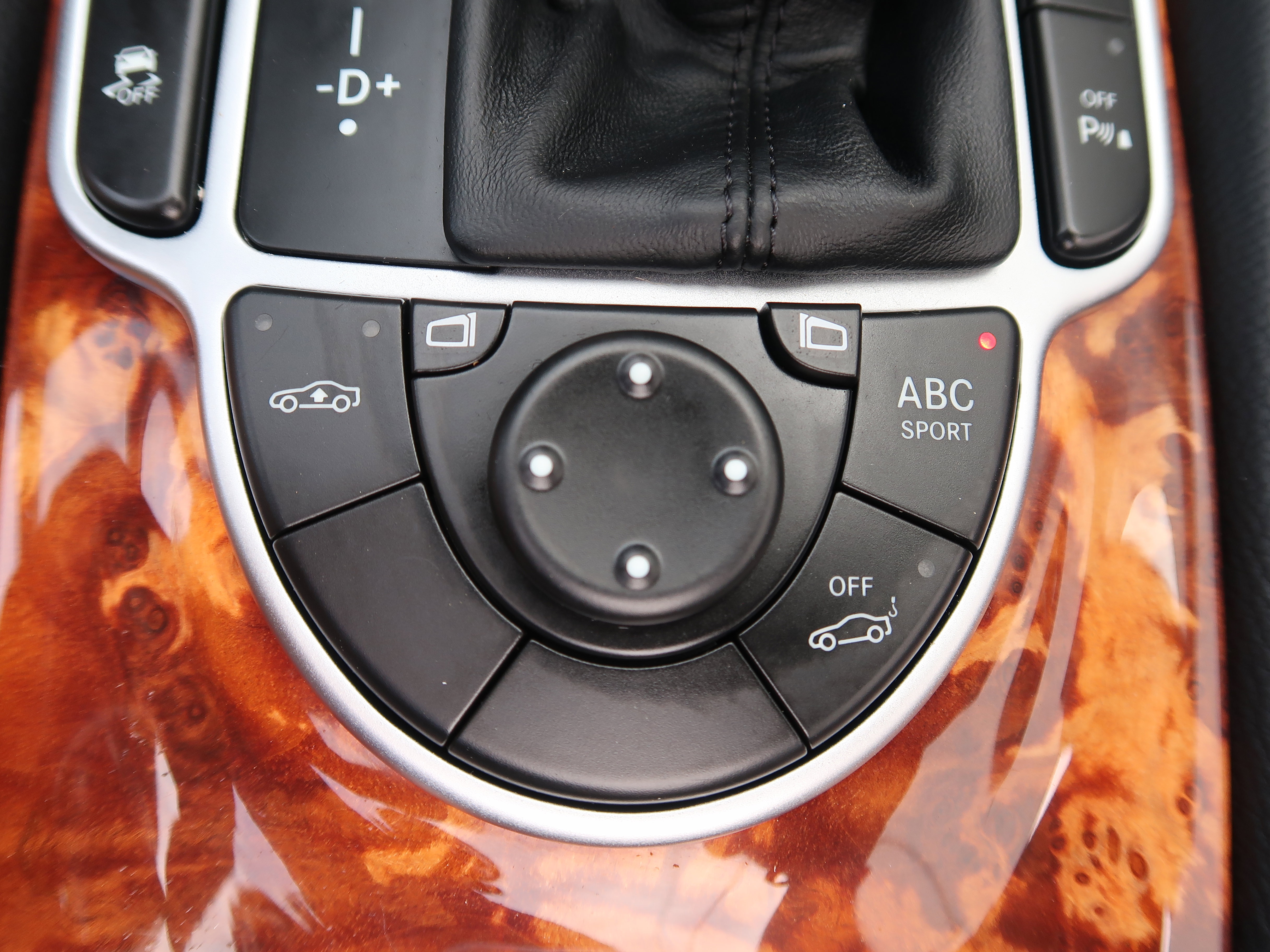 Used 2011 Mercedes-Benz SL 550 image 21