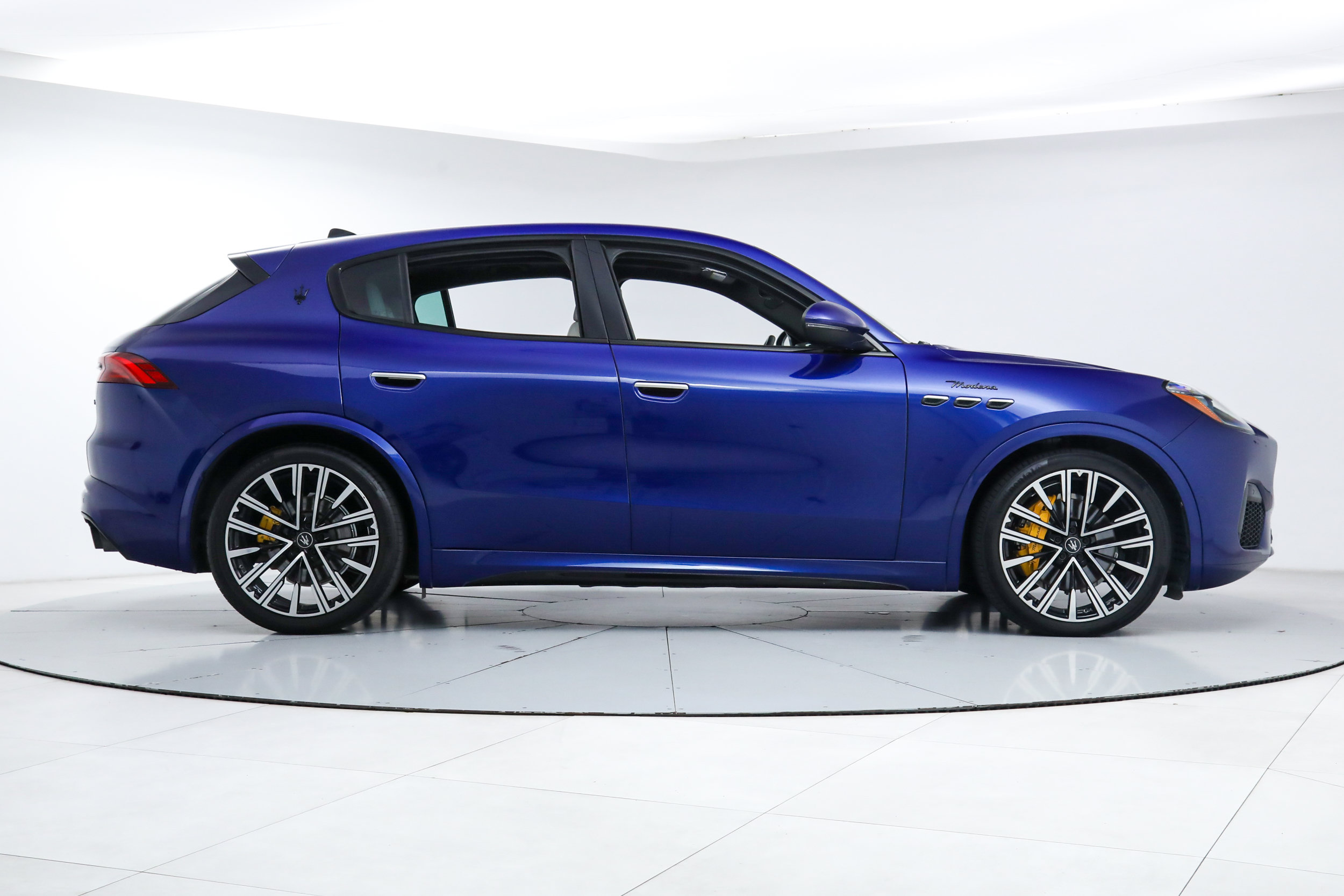 Certified 2023 Maserati Grecale Modena AWD/4WD image 6