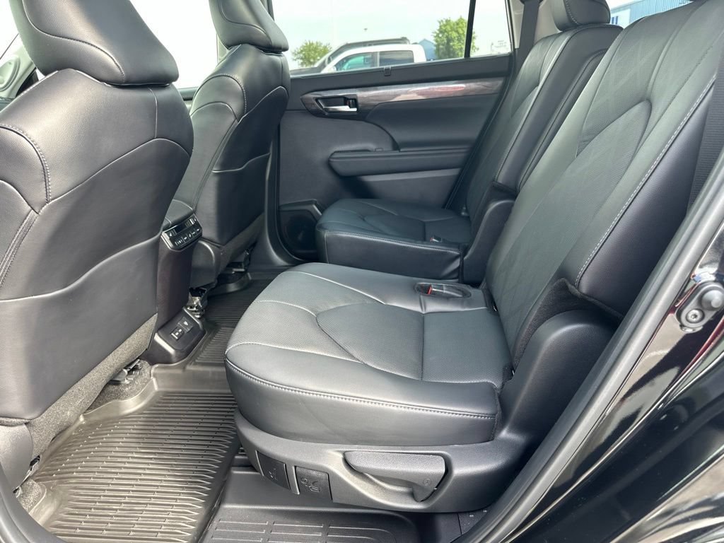 Used 2024 Toyota Highlander Platinum AWD/4WD image 18