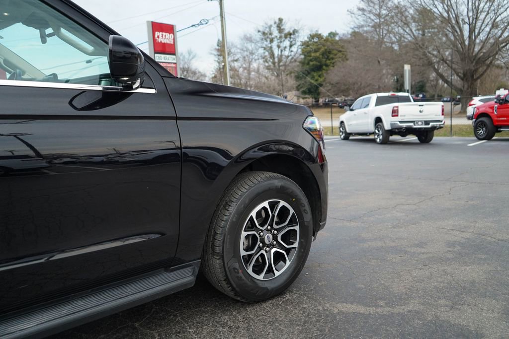 Used 2024 Ford Expedition Max XLT image 11