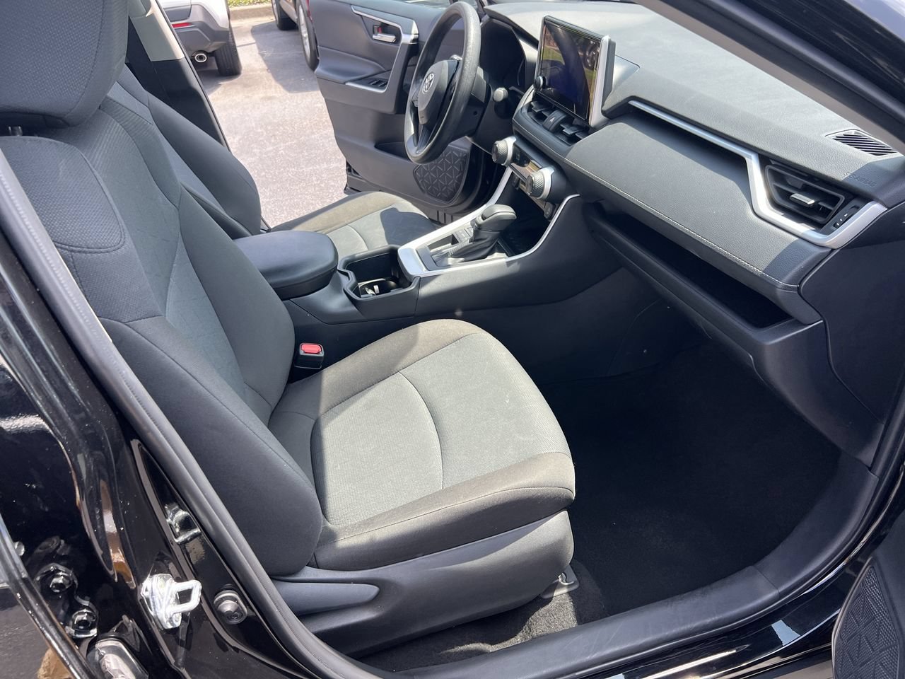 Used 2025 Toyota RAV4 XLE FWD image 34