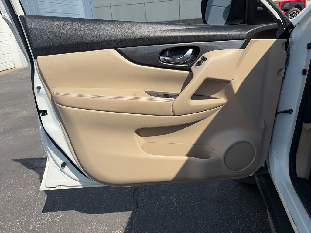 Used 2017 Nissan Rogue SV image 13