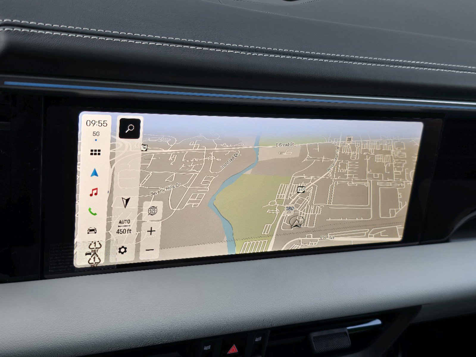 New 2025 Porsche Macan 4S Electric AWD/4WD image 22