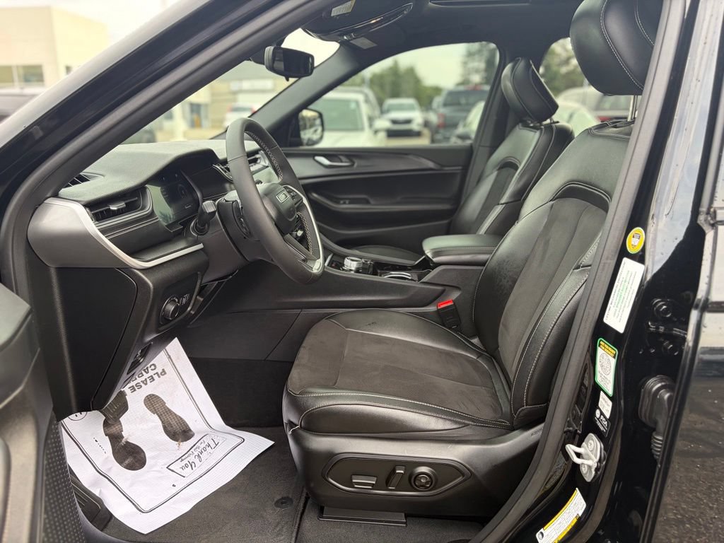 Used 2023 Jeep Grand Cherokee Altitude AWD/4WD image 22