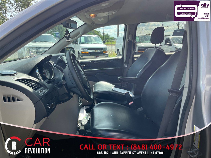 Used 2019 Dodge Grand Caravan SE FWD image 12