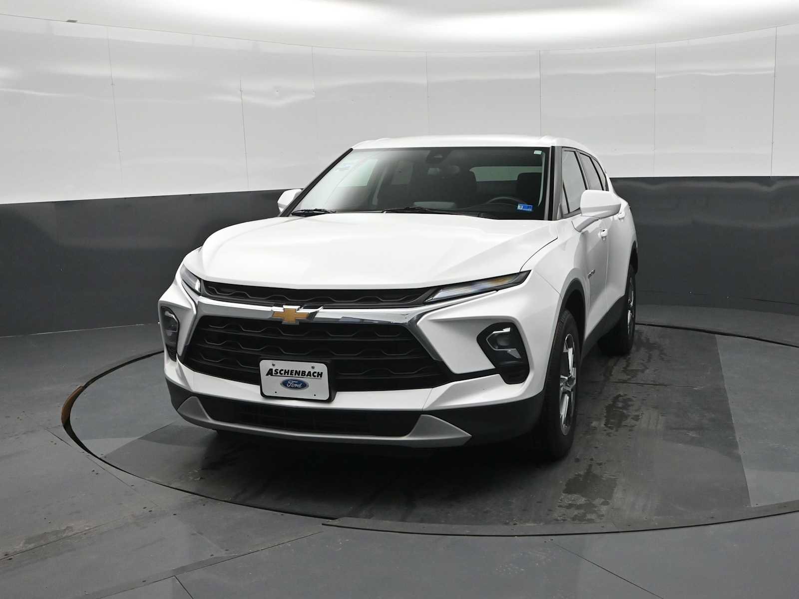 Used 2023 Chevrolet Blazer LT AWD/4WD image 3