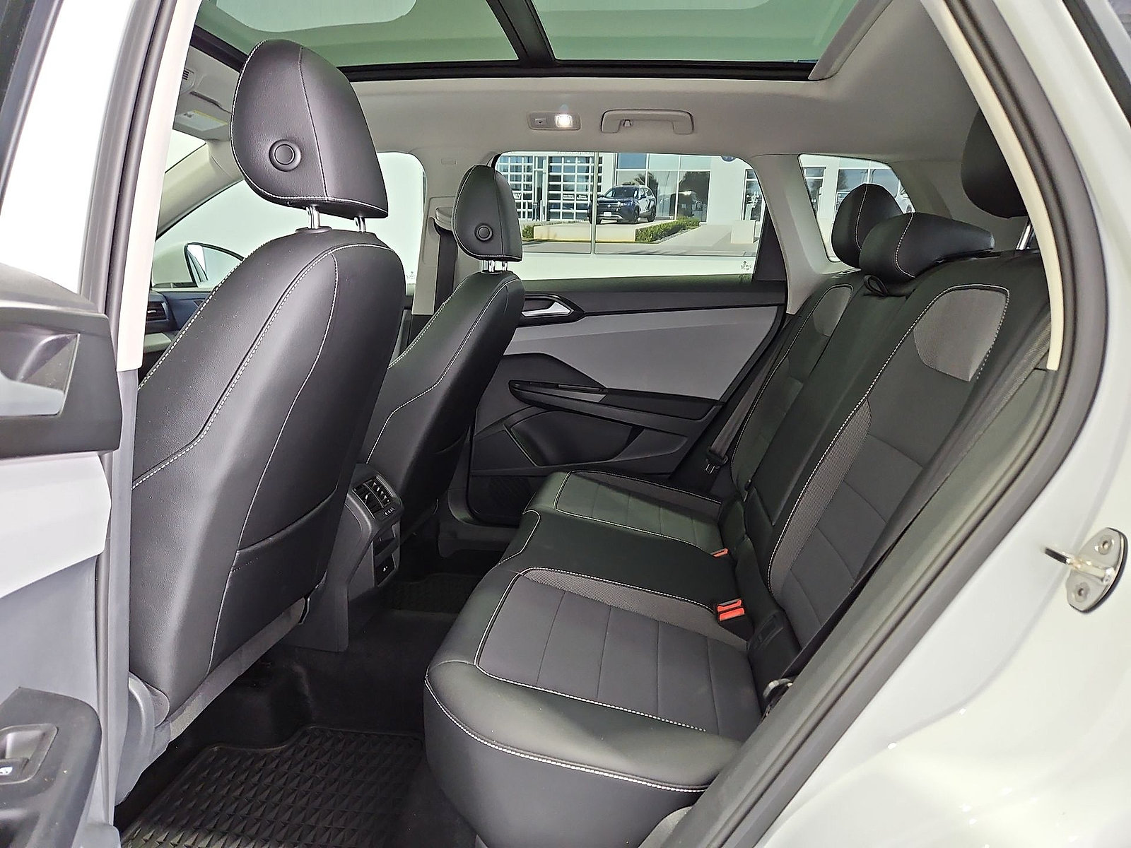 Certified 2023 Volkswagen Taos SE w/ Panoramic Sunroof Package FWD image 13
