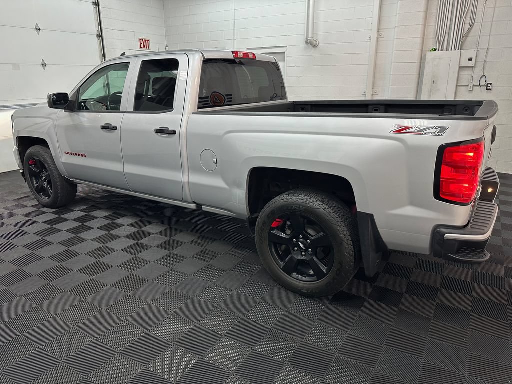 Used 2017 Chevrolet Silverado 1500 LT w/ Redline Edition AWD/4WD image 6