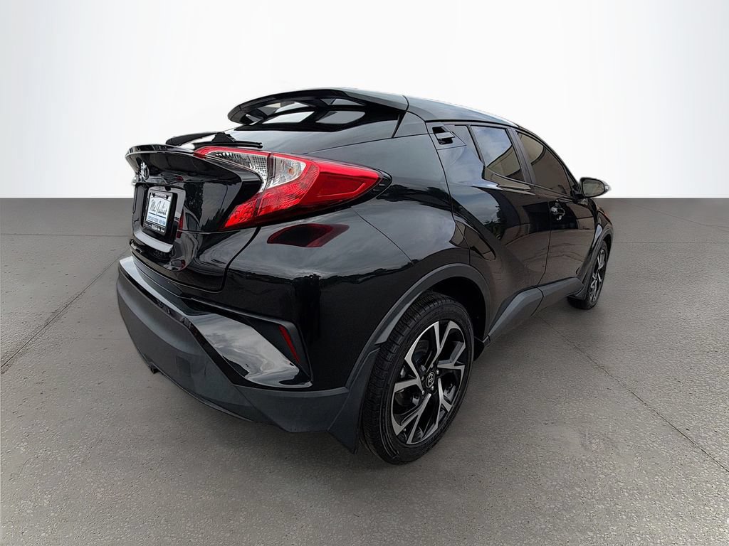 Used 2021 Toyota C-HR XLE FWD image 4