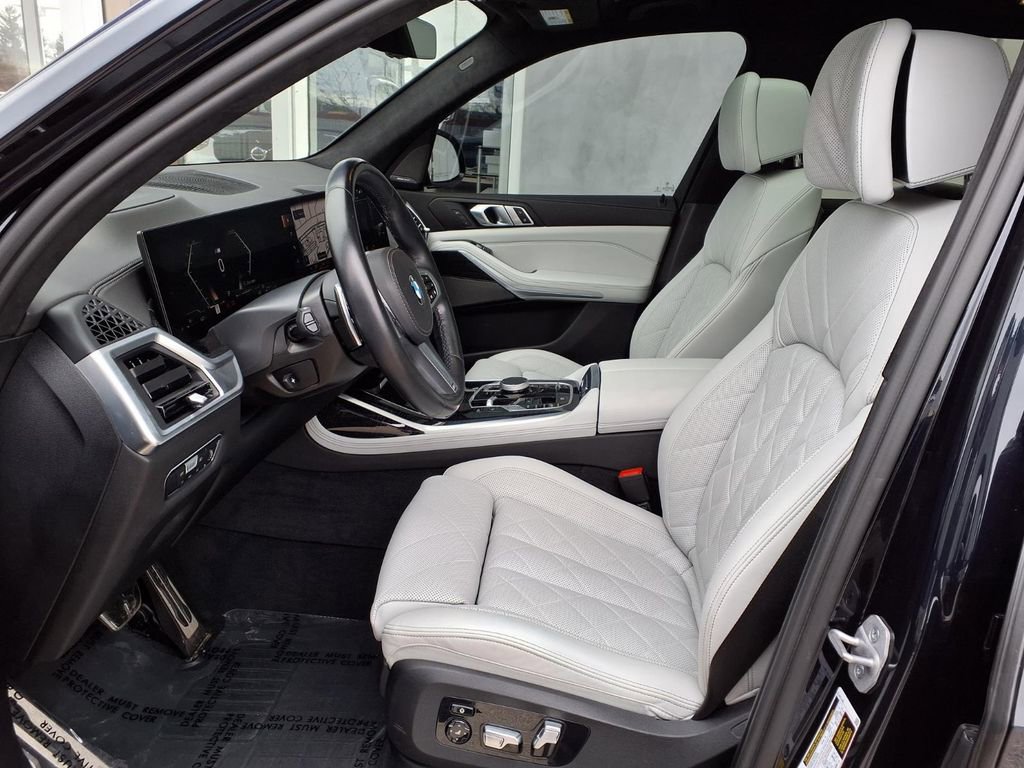 Used 2023 BMW X7 xDrive40i w/ M Sport Package image 7