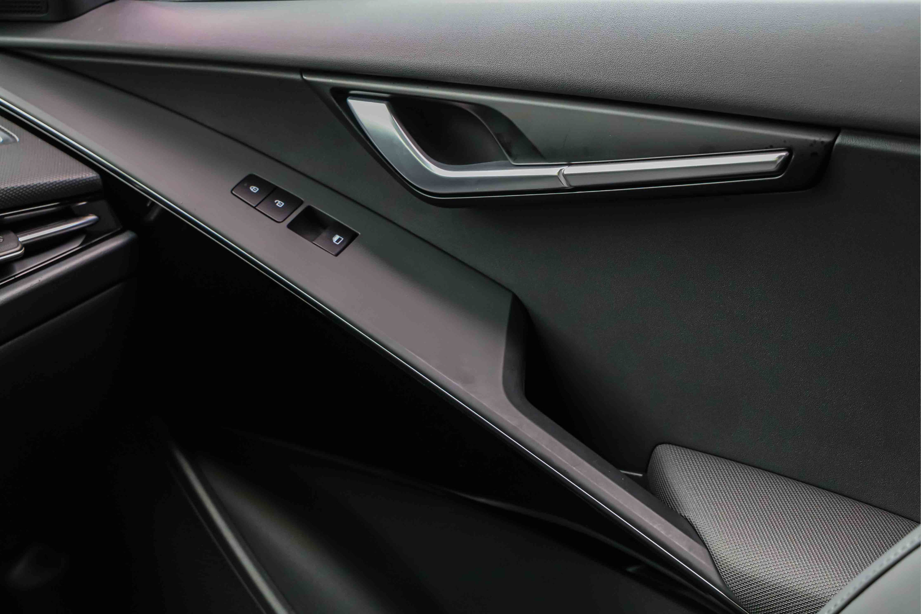 Certified 2025 Kia Niro Wind w/ Wind Preserve Package FWD image 19