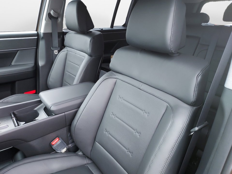 Used 2025 Hyundai Santa Fe Limited image 12