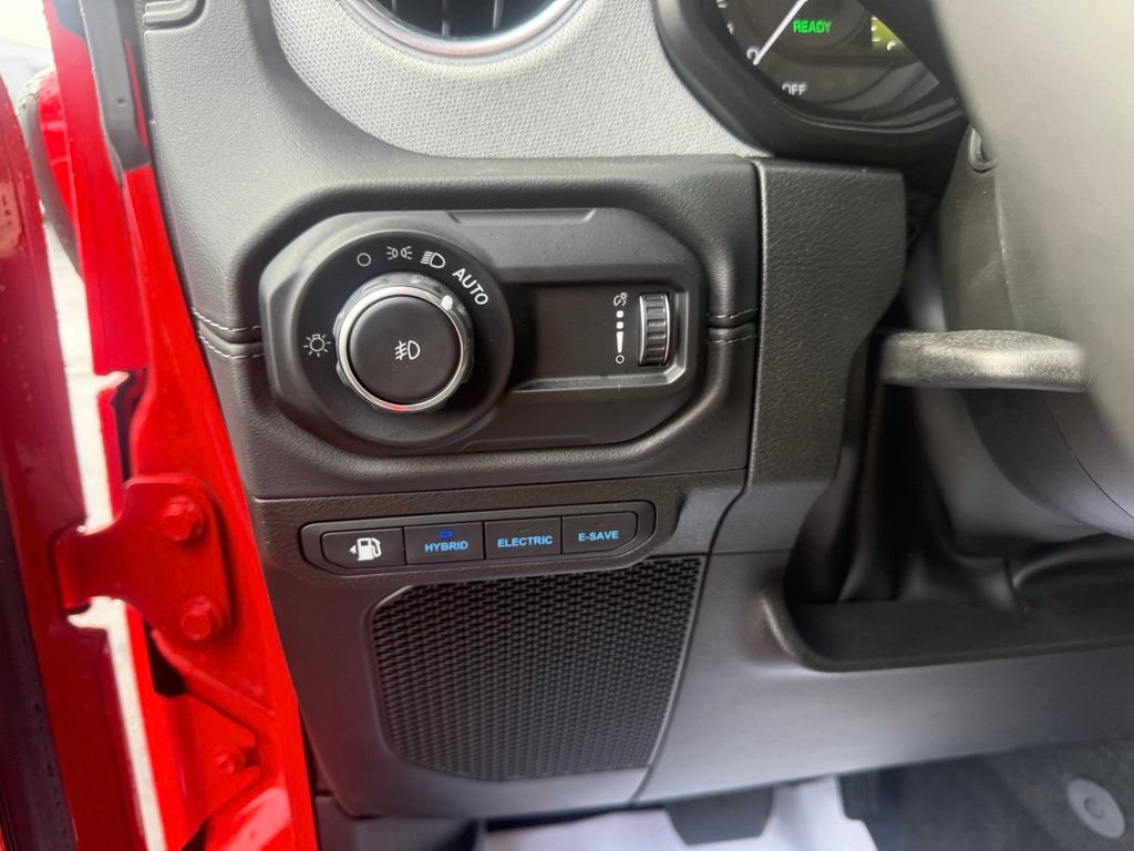 Used 2025 Jeep Wrangler Unlimited Sahara w/ Safety Group AWD/4WD image 15