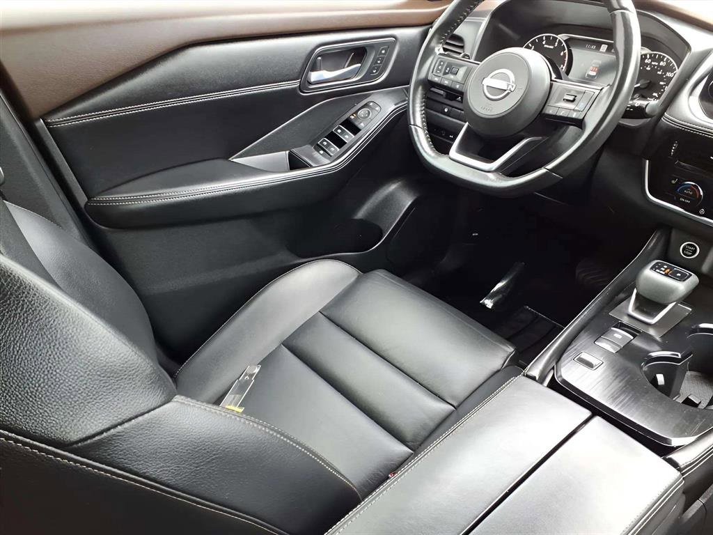 Used 2023 Nissan Rogue SL w/ SL Premium Package image 9