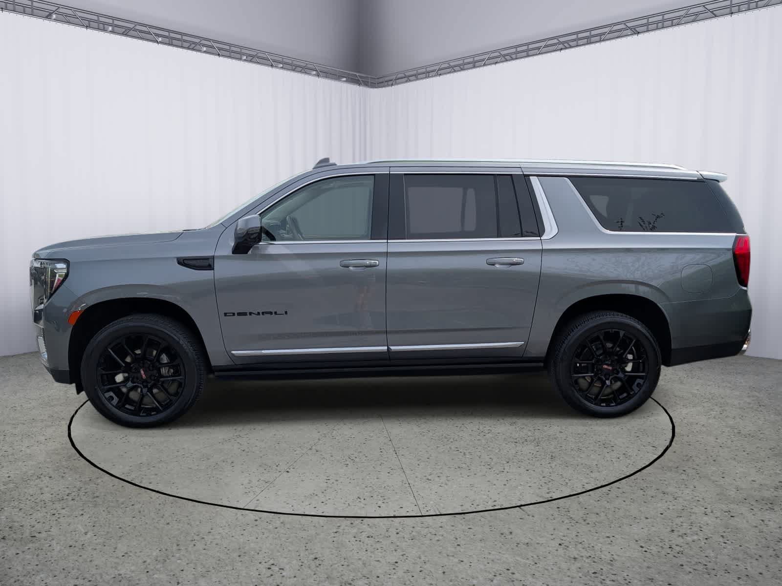 Used 2022 GMC Yukon XL Denali w/ Max Trailering Package AWD/4WD image 5