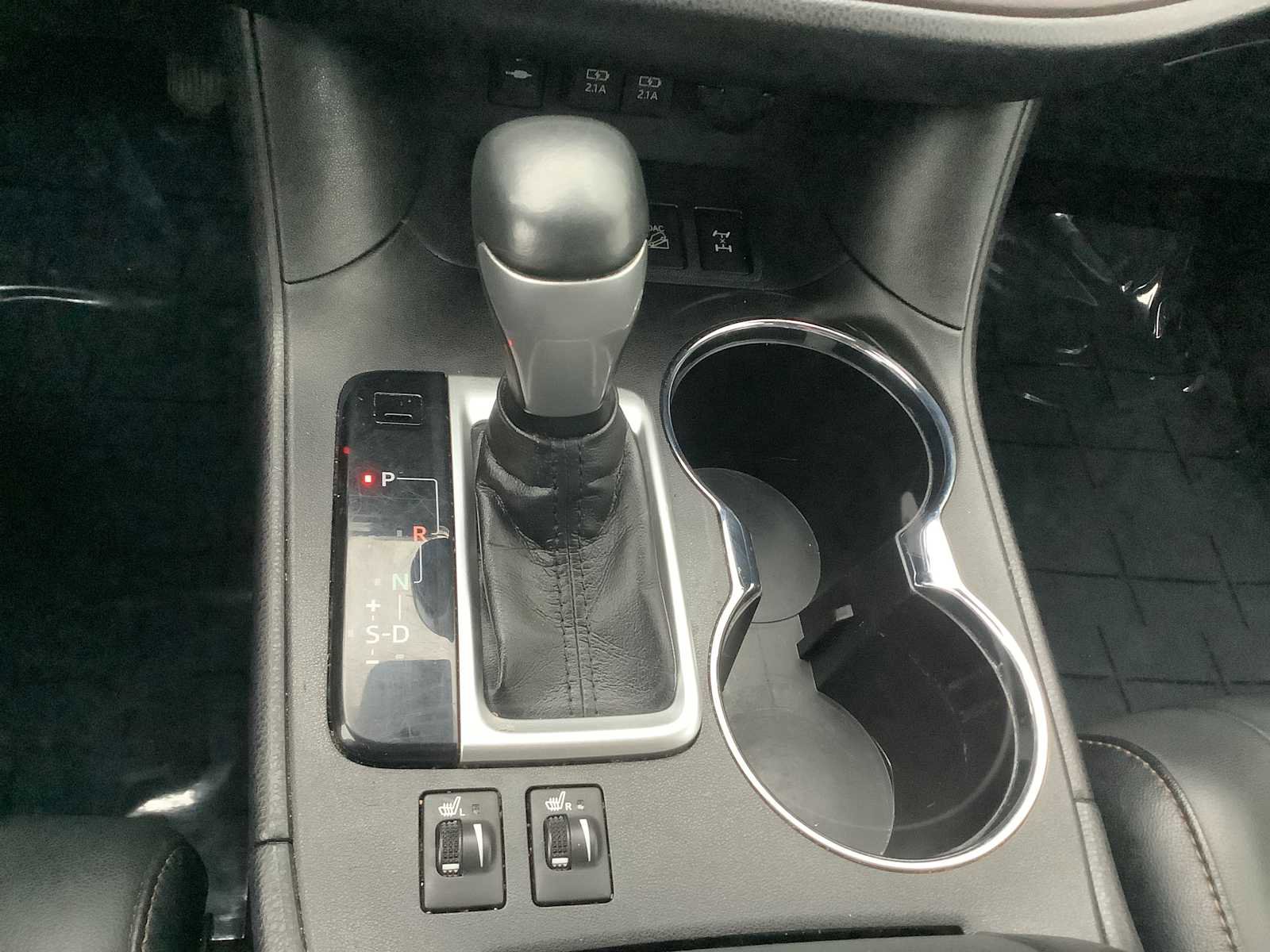 Used 2019 Toyota Highlander XLE AWD/4WD image 18