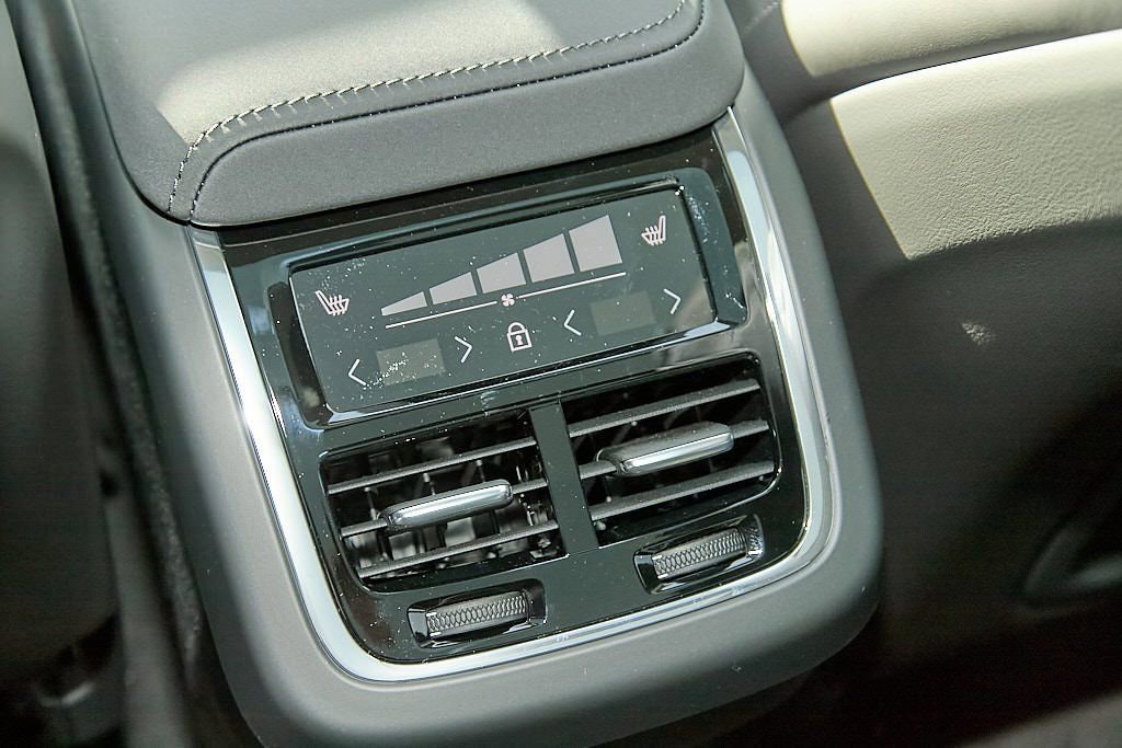 New 2026 Volvo XC60 B5 Ultra w/ Protection Package Premier image 20
