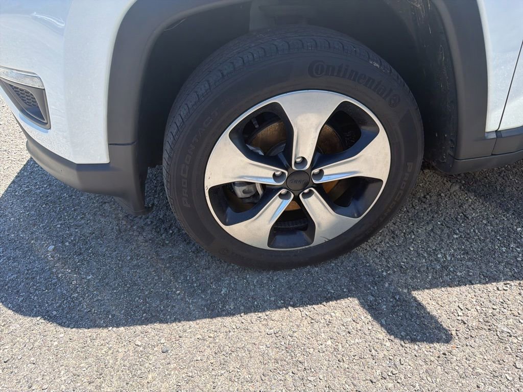 Used 2018 Jeep Compass Latitude w/ Popular Equipment Group AWD/4WD image 4