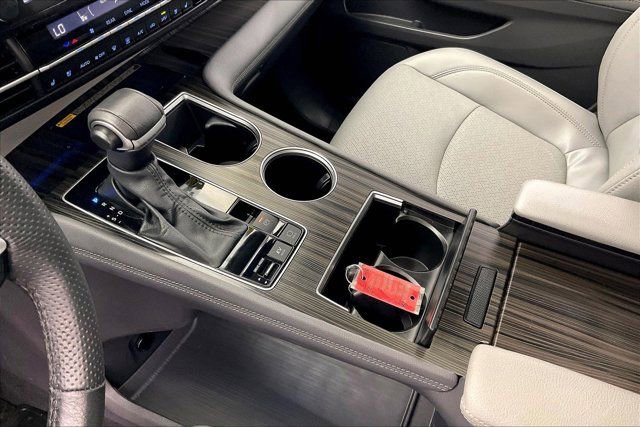 Used 2024 Toyota Sienna Limited image 17