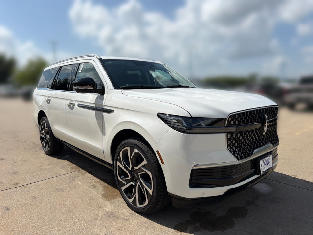 New 2026 Lincoln Navigator Reserve AWD/4WD image 3
