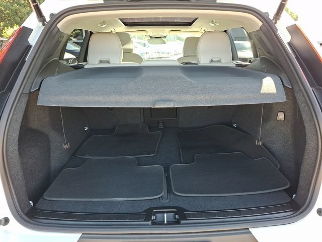 Certified 2025 Volvo XC40 B5 Ultra AWD/4WD image 30