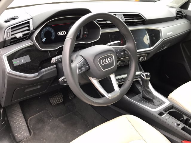 Used 2025 Audi Q3 2.0T Premium AWD/4WD image 28