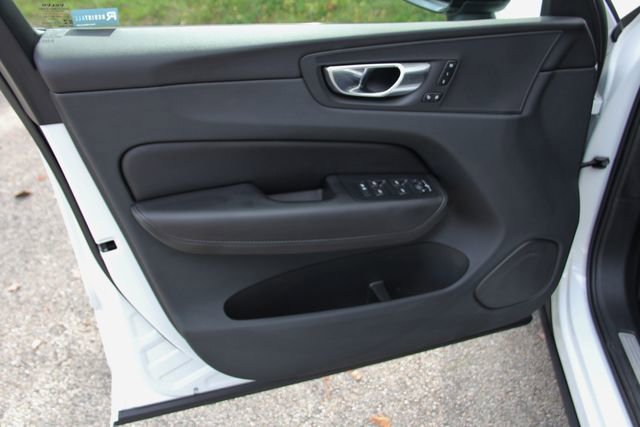 Used 2023 Volvo XC60 B5 Plus w/ Protection Package Premier image 12
