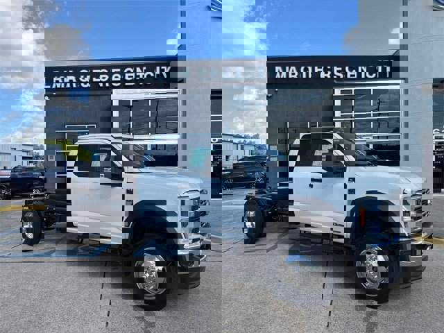 New 2025 Ford F550 4x4 SuperCab Super Duty