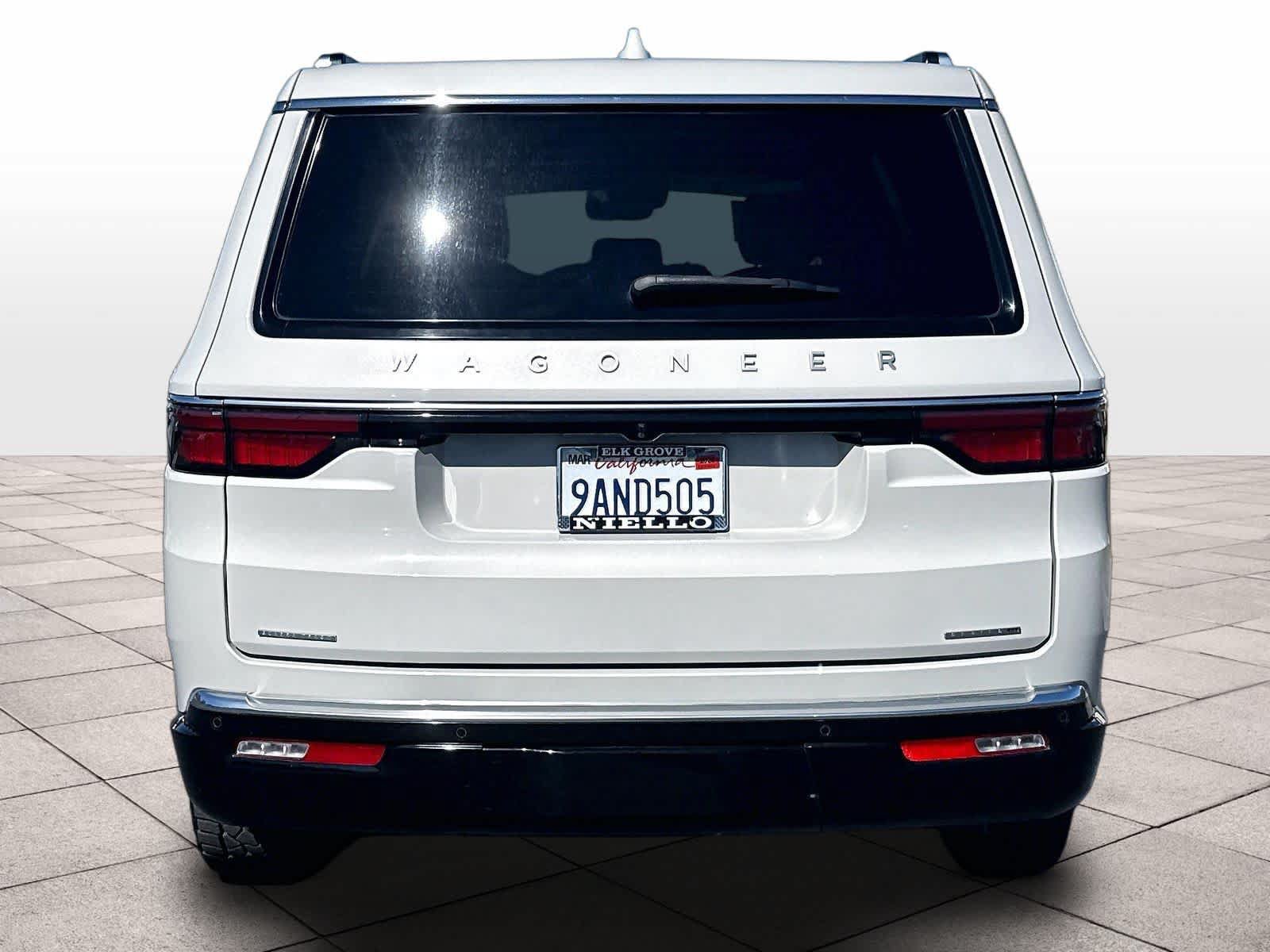Used 2022 Jeep Wagoneer Series III AWD/4WD image 8