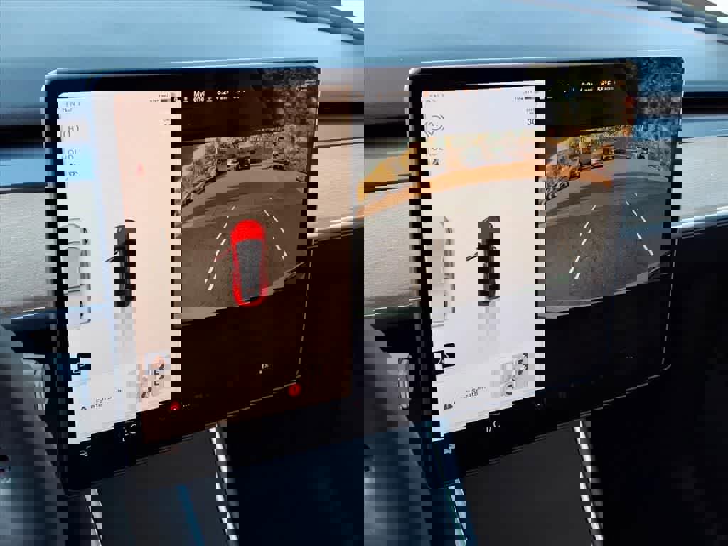 Used 2021 Tesla Model Y Long Range image 22