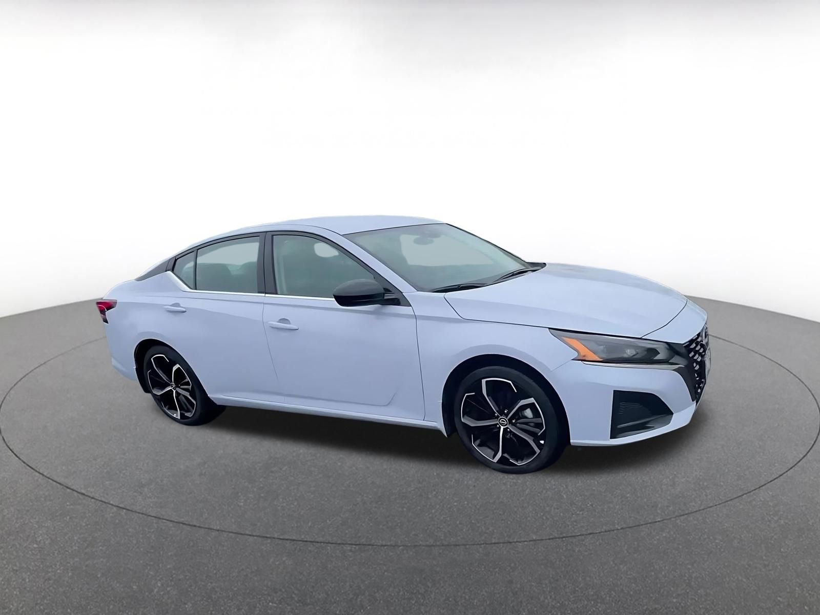 Used 2025 Nissan Altima 2.5 SR image 2