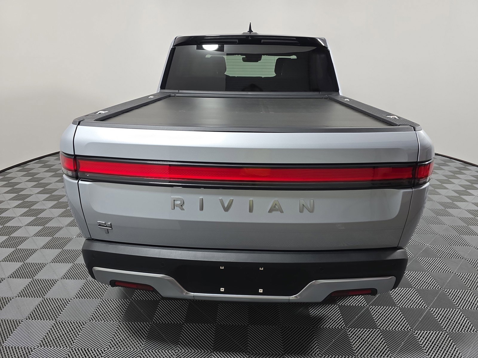 Used 2024 Rivian R1T Adventure AWD/4WD image 4