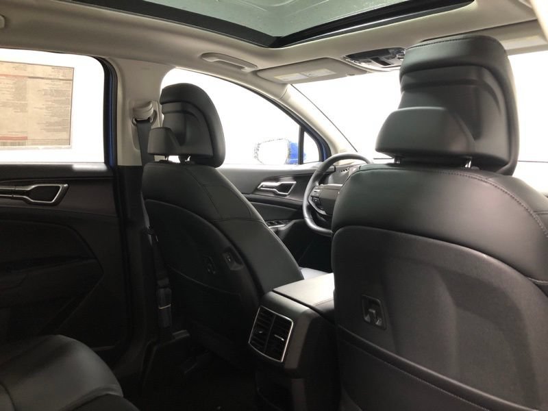 New 2026 Kia Sportage EX w/ EX Panorama Roof Package FWD image 12
